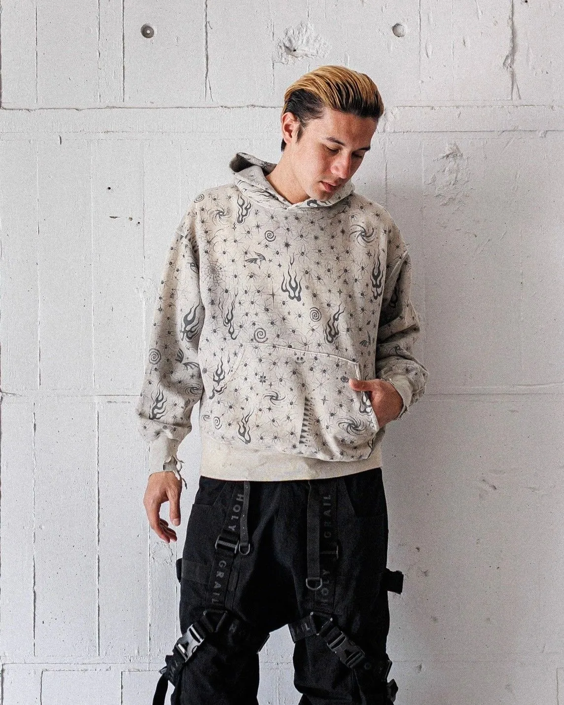 SAINT Mxxxxxx x DR. WOO HOODIE ' Dr.Woo ' /GRY Flame Swirl Spider Web Hoodie Distressed Gray S-XL Custom-woven and dyed nostalgic gray fabric. After printing, the garment is sprayed with potion to cause the fabric to oxidize and fade. A large number of artificial fabric destruction processes are added to make the whole piece of clothing look aged and unique like a work of art. This hoodie is co-branded with a famous tattoo design artist and customized with a full set of Dr.Woo accessories. Bringing you authentic items!
